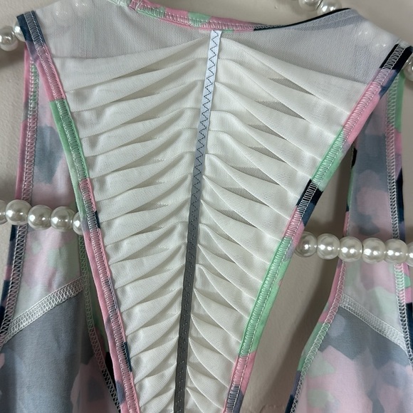 Lululemon Multi Color Vent It Out Singlet Clouded Dreams Tank 4 - Picture 9 of 12